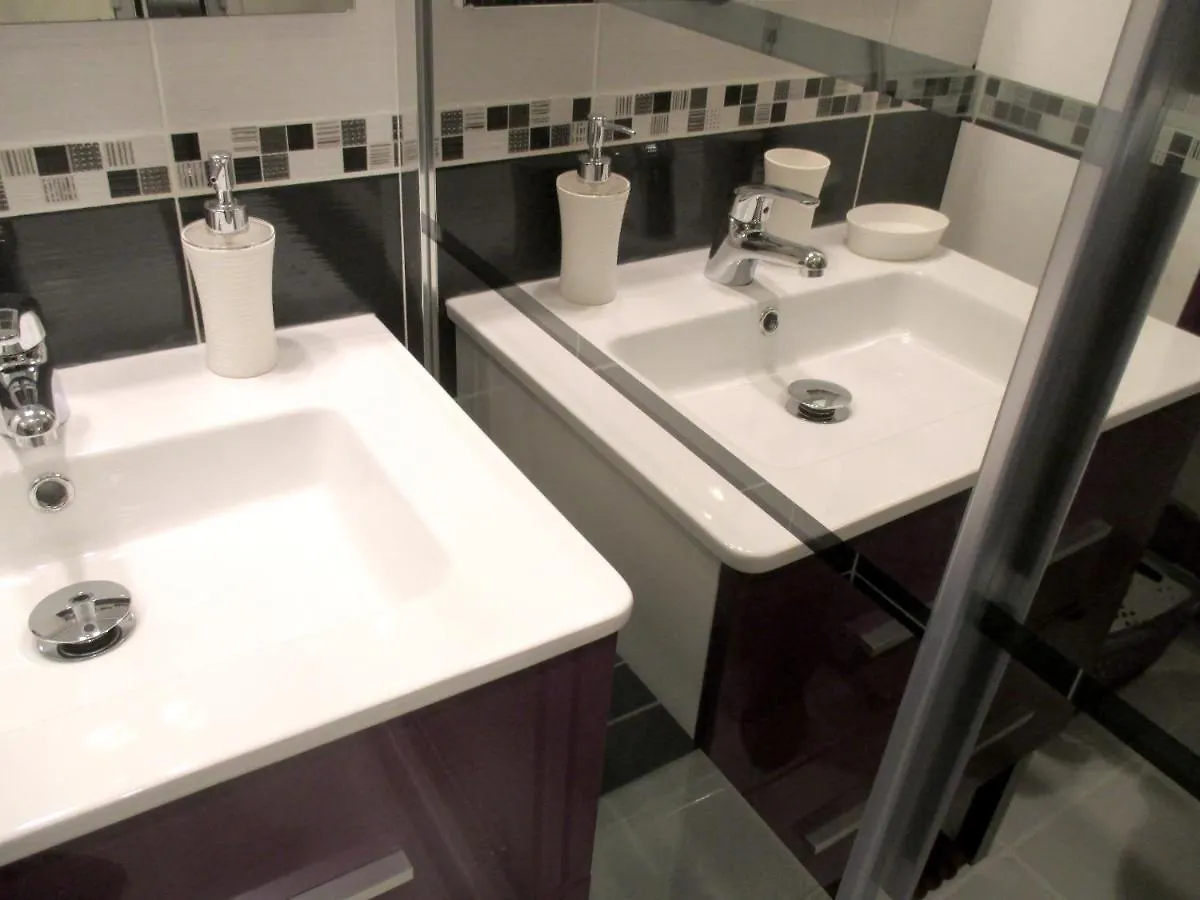 Studio Charmant Avec Vue Mer A Antibes 30M² + Balcon 0*,  France