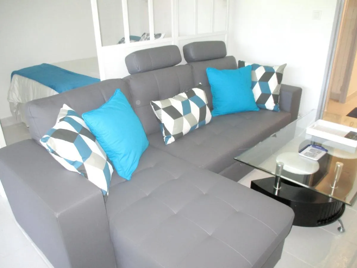 Apartment Studio Charmant Avec Vue Mer A Antibes 30M² + Balcon